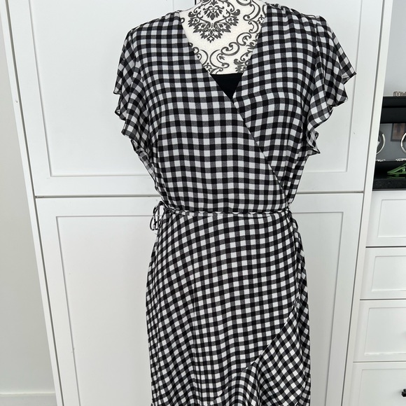 Black and White Wrap Dress, Sz M - Picture 2 of 10